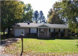 Building Photo - 120 Forrest Dr