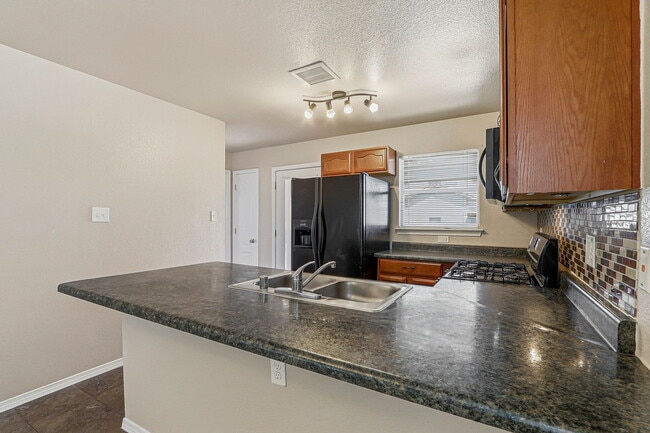 Building Photo - 2300 Glitter Point