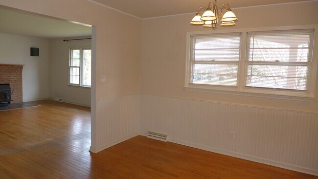 Building Photo - 93 Great Lake Dr