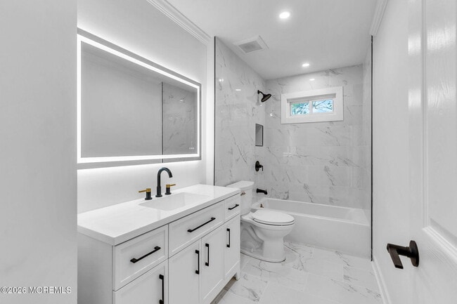 Building Photo - 20 Oak Hill Dr