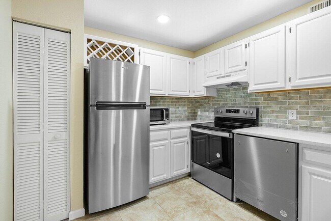 Building Photo - 1885 Palm Cove Blvd