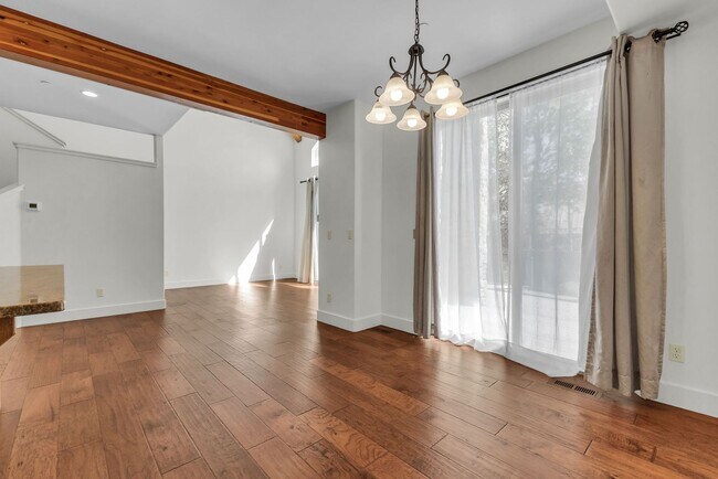 Building Photo - Quarry Village Townhome