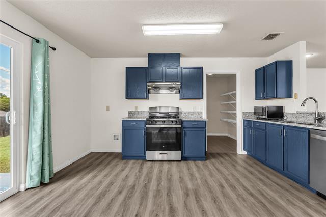 Building Photo - 2320 Shadabury Dr