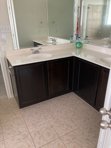 Building Photo - 11048 Kinston St