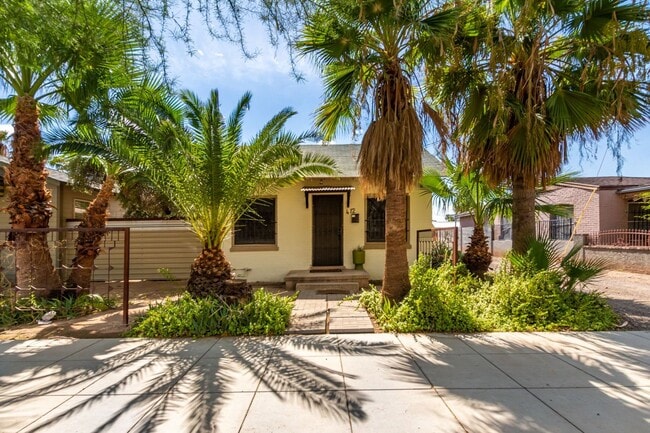 Building Photo - One Bedroom Single Family Home - Garfield District - First Month Free!