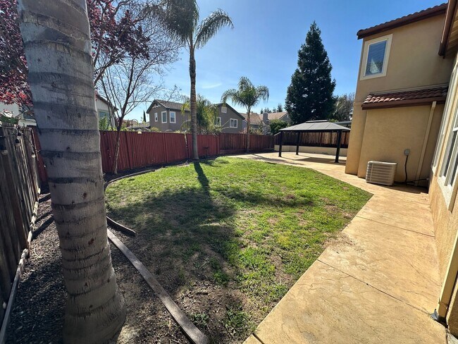 Building Photo - Gorgeous 6 Bedroom, 3 Bath Antioch Home