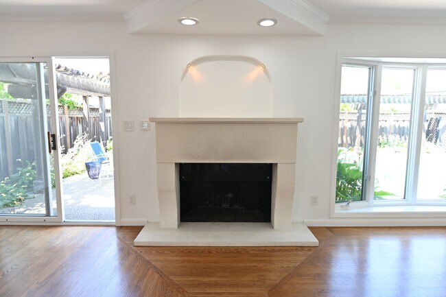 Building Photo - West SJ Beauty, Pool & Spa, 2 bed, 2 bath, 2 car garage single family home available soon!