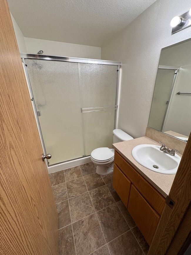 Building Photo - Spacious 3-Bed, 2.5-Bath Duplex for Rent in Longview