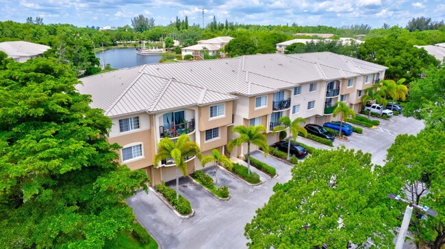 Building Photo - 600 Crestwood Ct N
