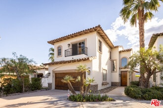 Building Photo - 546 N Indian Canyon Dr