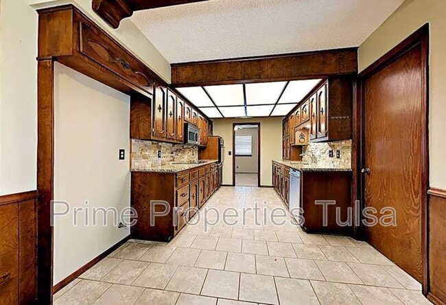 Building Photo - 838 Millwood Rd