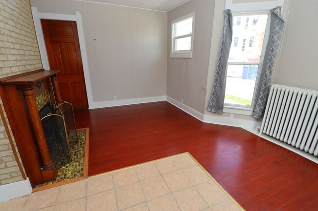 Building Photo - Charming Two Bedroom Unit in the Heart of ...