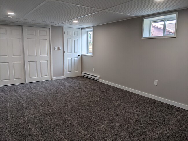 basement bedroom - 26295 Kennedy Ridge Rd