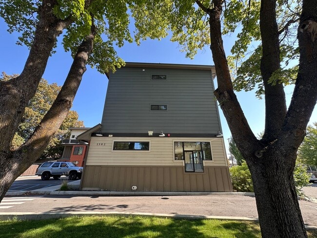 Building Photo - 1502 N 3rd St