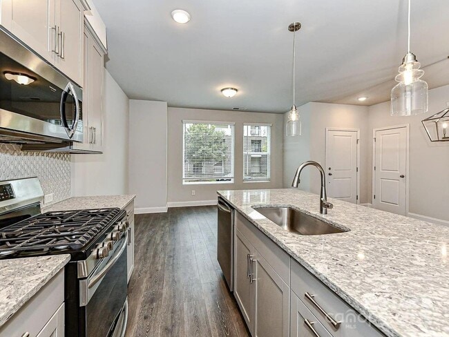 Building Photo - 1225 Kohler Ave