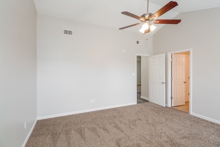 Building Photo - 6443 White Hawk Ln