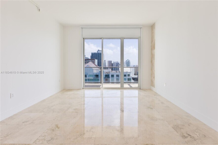 Building Photo - 1155 Brickell Bay Dr