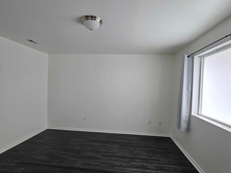 Building Photo - 3807 Easthaven Ave