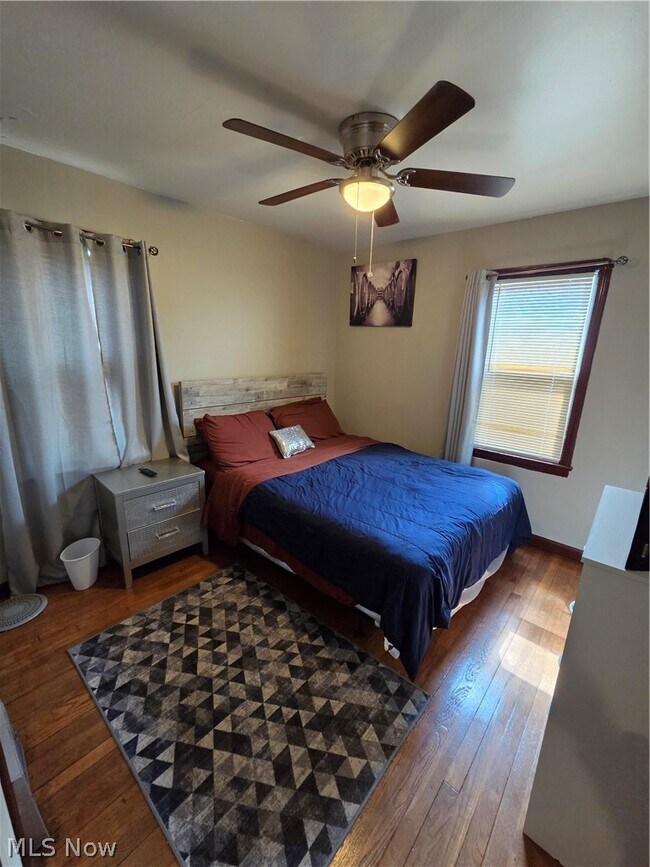 Building Photo - 1275 S Green Rd