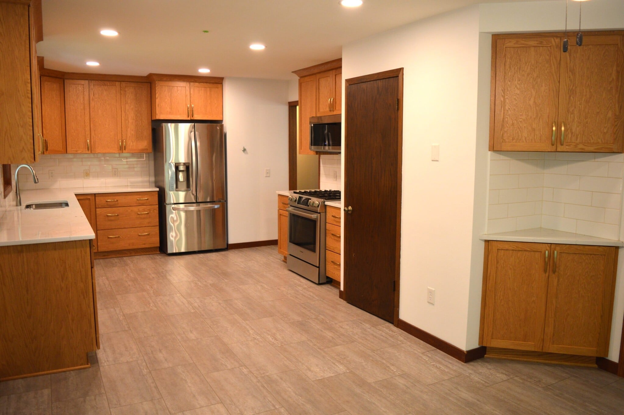 Building Photo - 1870 Sand Ridge Ct