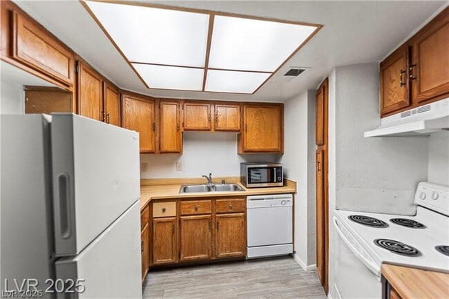 Building Photo - 1628 Justin Ct