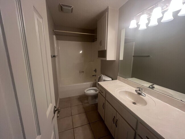 Building Photo - Nice Family home in Ward