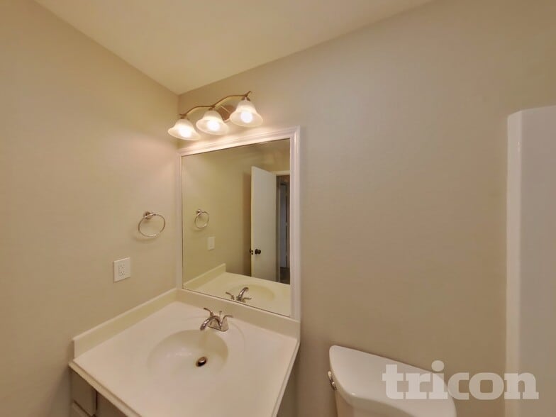 Building Photo - 1441 Pine Ln