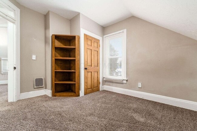 Building Photo - 2339 Summit St