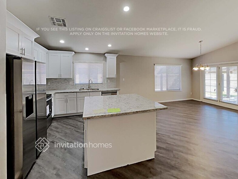 Building Photo - 13185 W Mauna Loa Ln