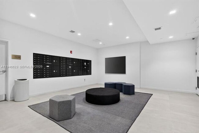 Building Photo - 13800 Highland Dr