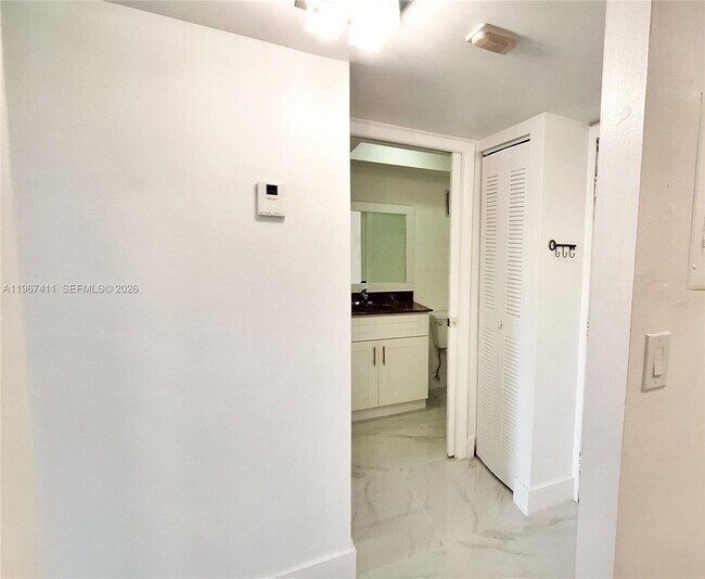 Building Photo - 10875 SW 112th Ave