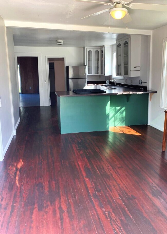 Building Photo - 2BR home on a large lot with room to roam!