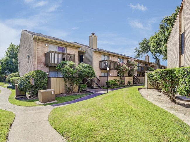 Building Photo - Berry Creek Condominiums