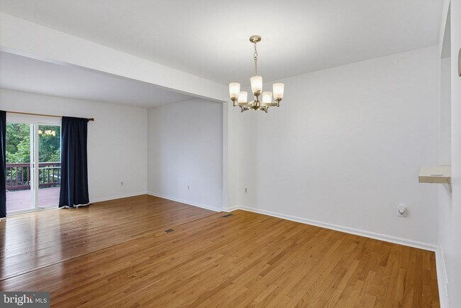 Building Photo - 8867 Willowwood Way
