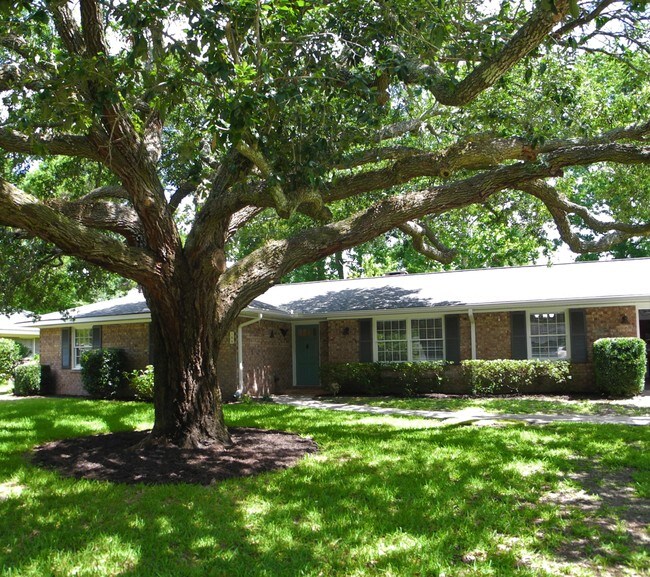 Building Photo - 108 Montague Rd