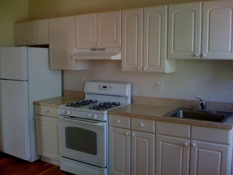 Building Photo - 10 Buckley Ave