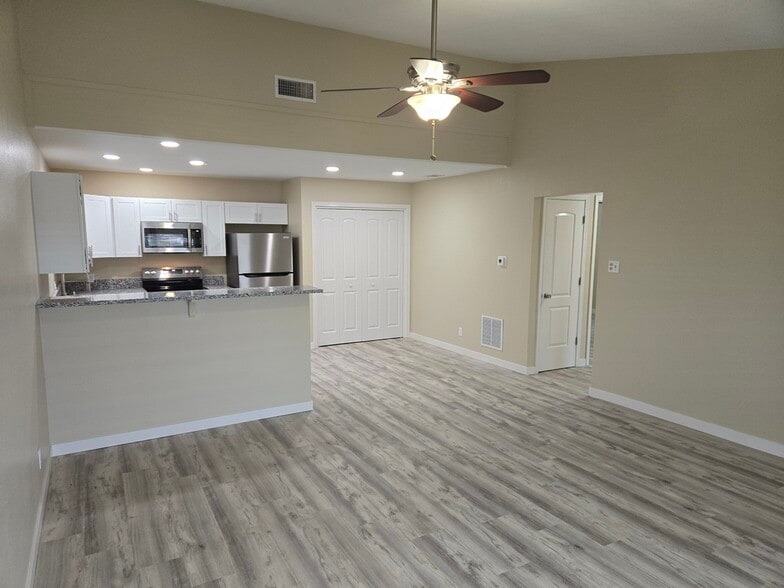 Building Photo - 123 N Glenwood Dr