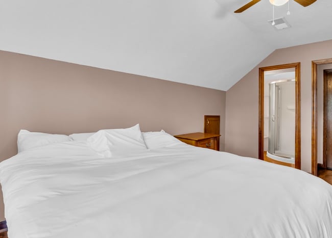 Building Photo - Fully furnished 3 bedroom, 2 bath home!