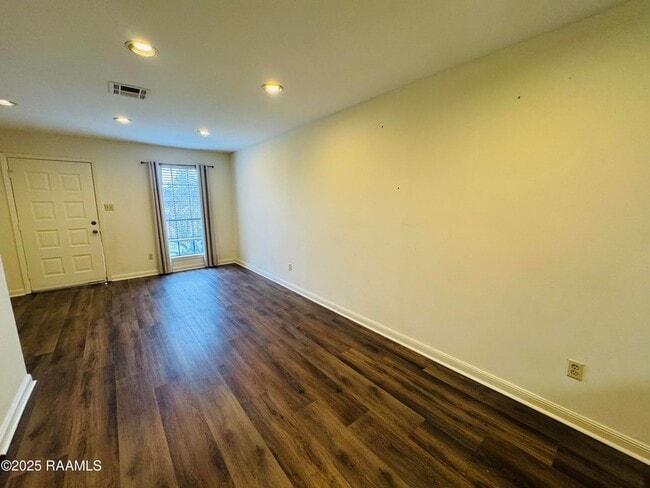 Building Photo - 2419 Robley Dr