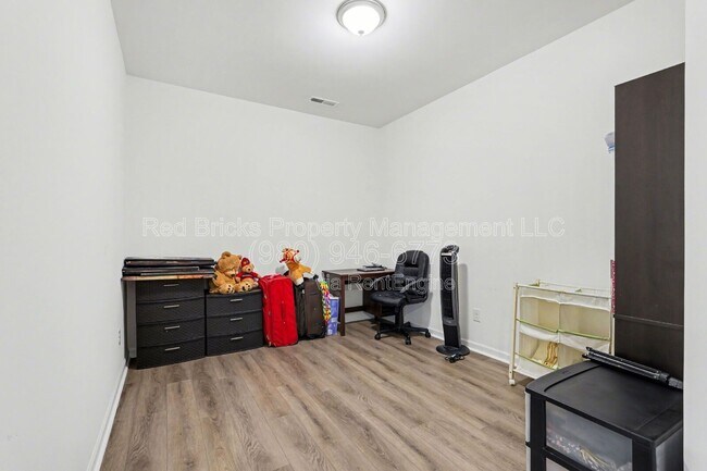 Building Photo - 760 Kitfox Dr NW