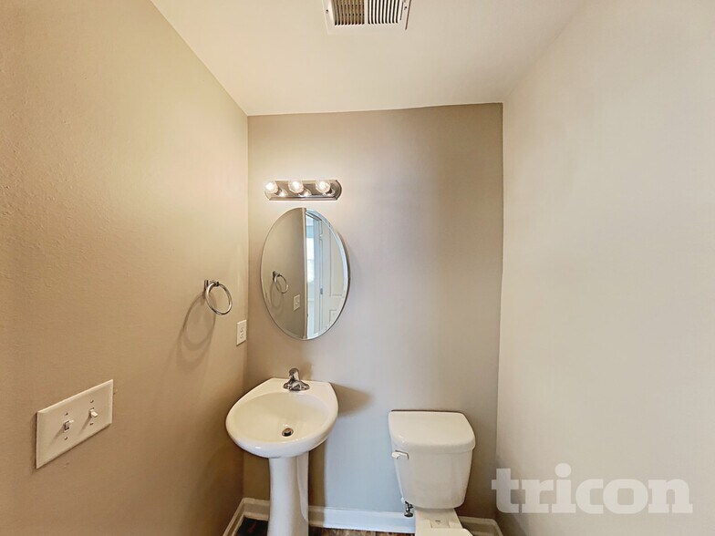 Building Photo - 1475 Scofield Ct