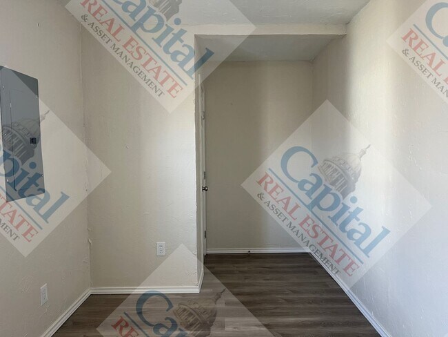 Building Photo - Great 4 Bedroom!!!