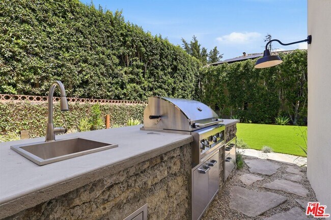 Building Photo - 444 S Windsor Blvd