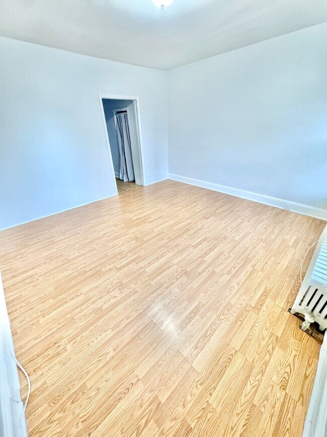 Building Photo - 445-447 West Linden Street