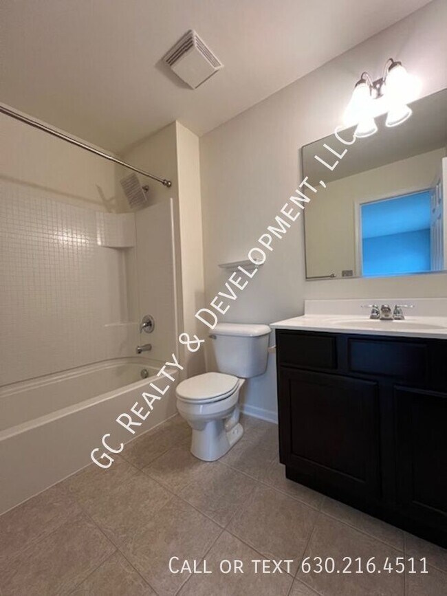 Building Photo - 2522 Dunraven Ave