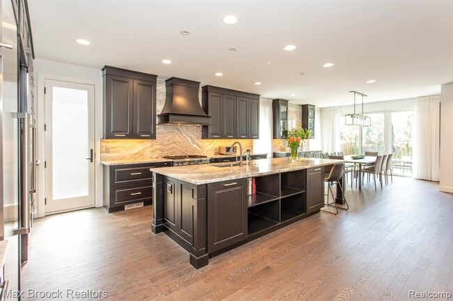 Building Photo - 25925 York Rd