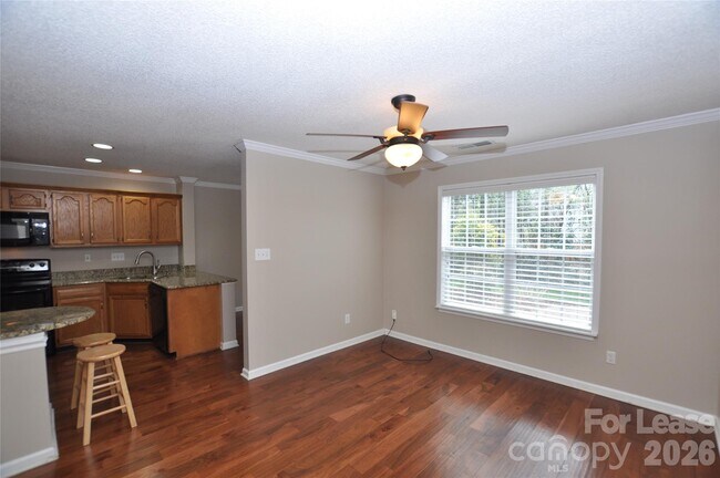 Building Photo - 8421 Southgate Commons Dr