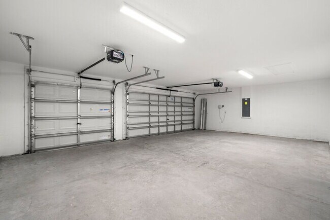 Building Photo - LIKE NEW Home for Rent in Creek Preserve!