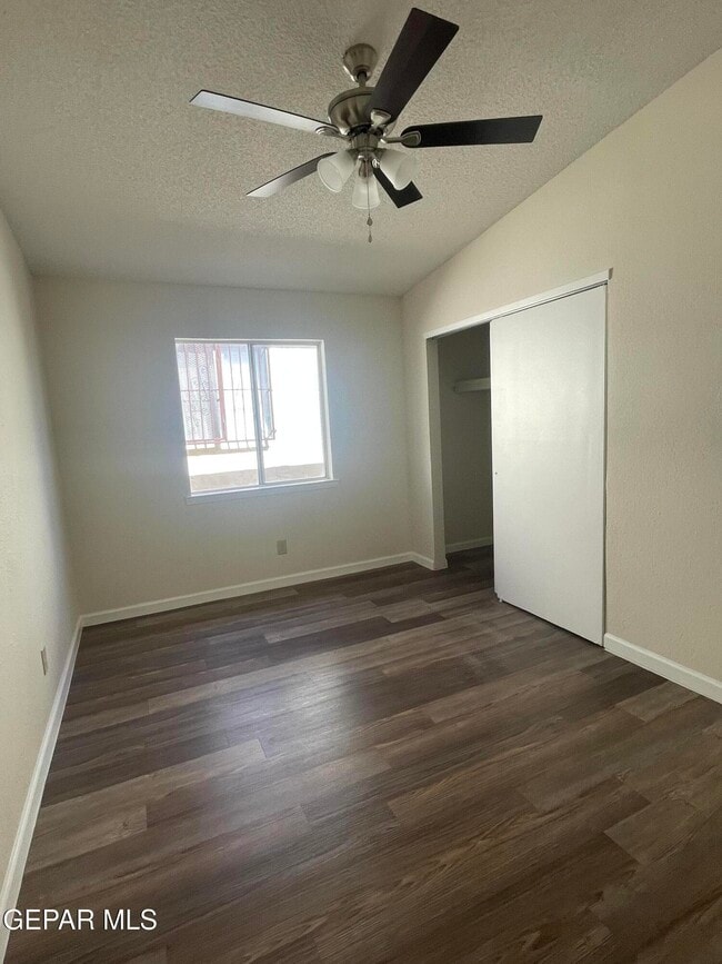 Building Photo - 866 Barandal Dr