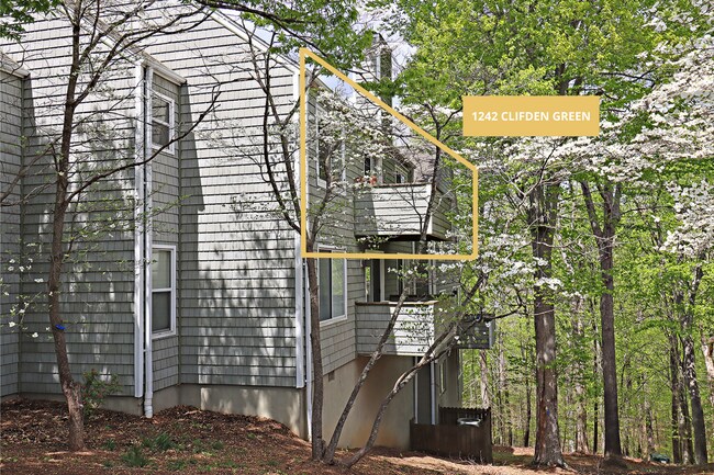 Building Photo - Move-in Ready + Pet-Friendly River Run Condo Near Pen Park
